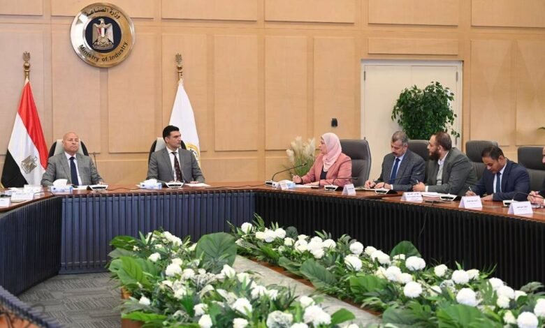 “الصناعة”-تبحث-تذليل-تحديات-“شق-الثعبان”-وتعزيز-صناعة-الرخام