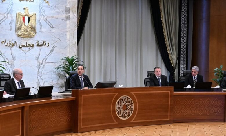 رئيس-الوزراء-يترأس-اجتماع-لجنة-إدارة-الأزمات-المركزية
