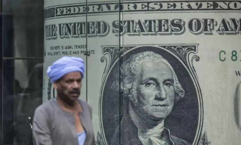 الحرب-تضغط-على-“الأموال-الساخنة”-في-مصر-وتدفعها-لخروج-جزئي.-هل-يستمر-الهروب؟  