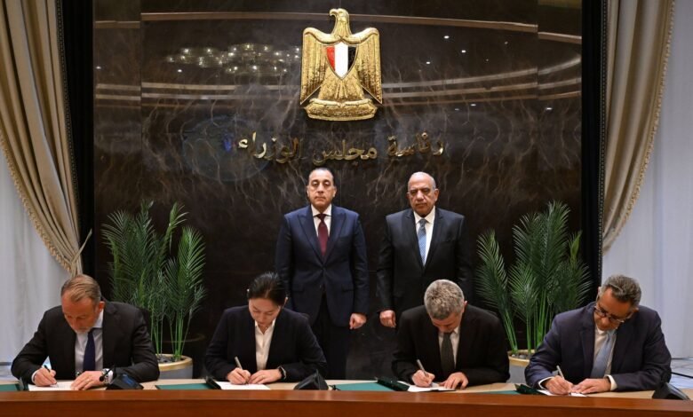 الحكومة-توقع-اتفاقيات-مع-القطاع-الخاص-في-مجال-الطاقة-المتجددة