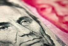 الدولار-يتراجع-مع-تحول-البنوك-المركزية-للتشديد-النقدي