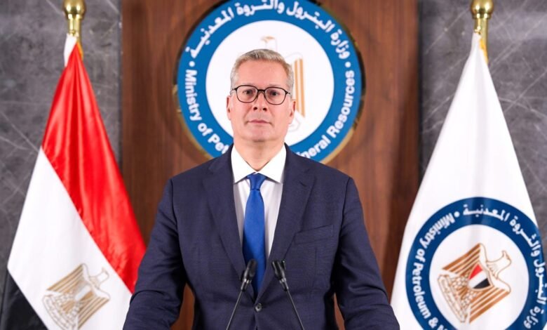 الحكومة-تنتهي-من-تسوية-مستحقات-شركاء-الاستثمار-في-إنتاج-البترول-والغاز-يونيو-المقبل