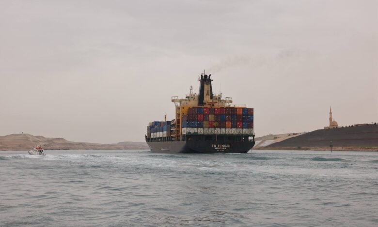 اليوم-39-سفينة-تعبر-“قناة-السويس”-بحمولات-1.6-مليون-طن