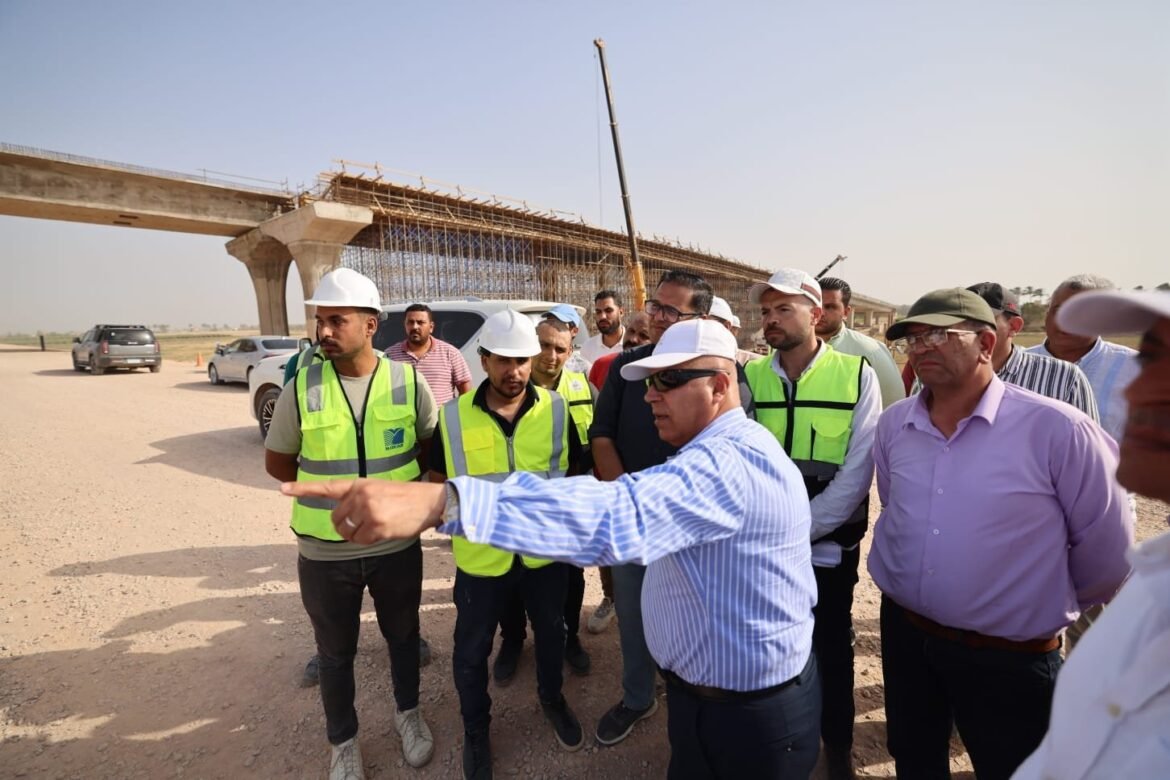 وزير-النقل-يتفقد-مواقع-العمل-بالخط-الأول-من-شبكة-القطار-الكهربائي-من-مطروح-إلي-النوبارية