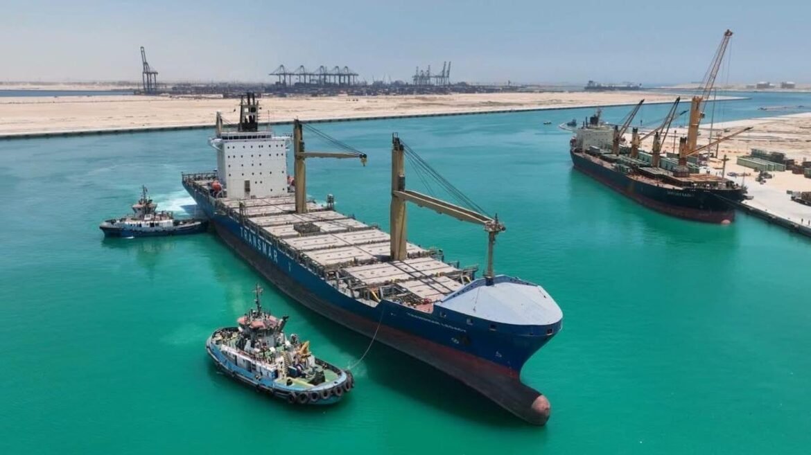  ميناء-السخنة-:-استمرار-النشاط-التشغيلي-بمحطة-ترانس-كارجو-واستقبال-أول-سفينتين-بعد-بدء-التشغيل-التجاري
