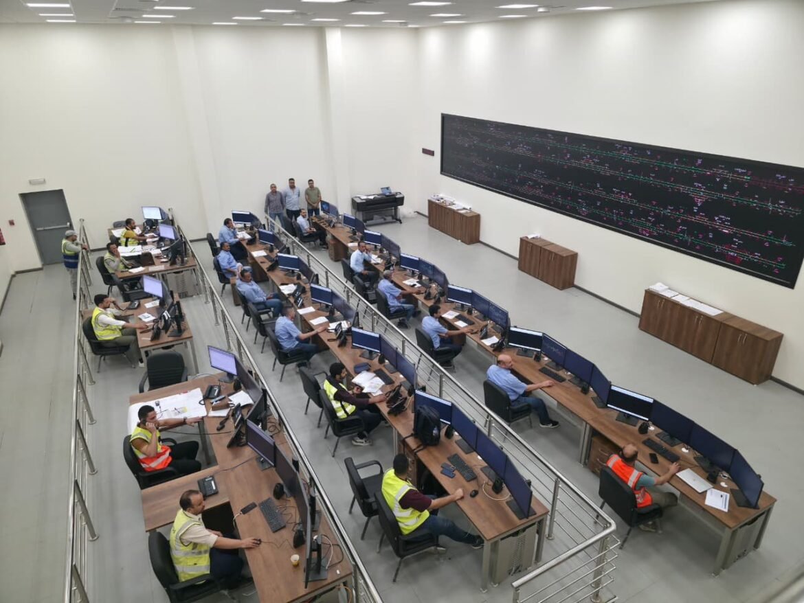 وزير-النقل-:-الانتهاء-من-تحديث- نظم-الإشارات-على-خط-(أسيوط-–-نجع-حمادي)-بطول-181-كم