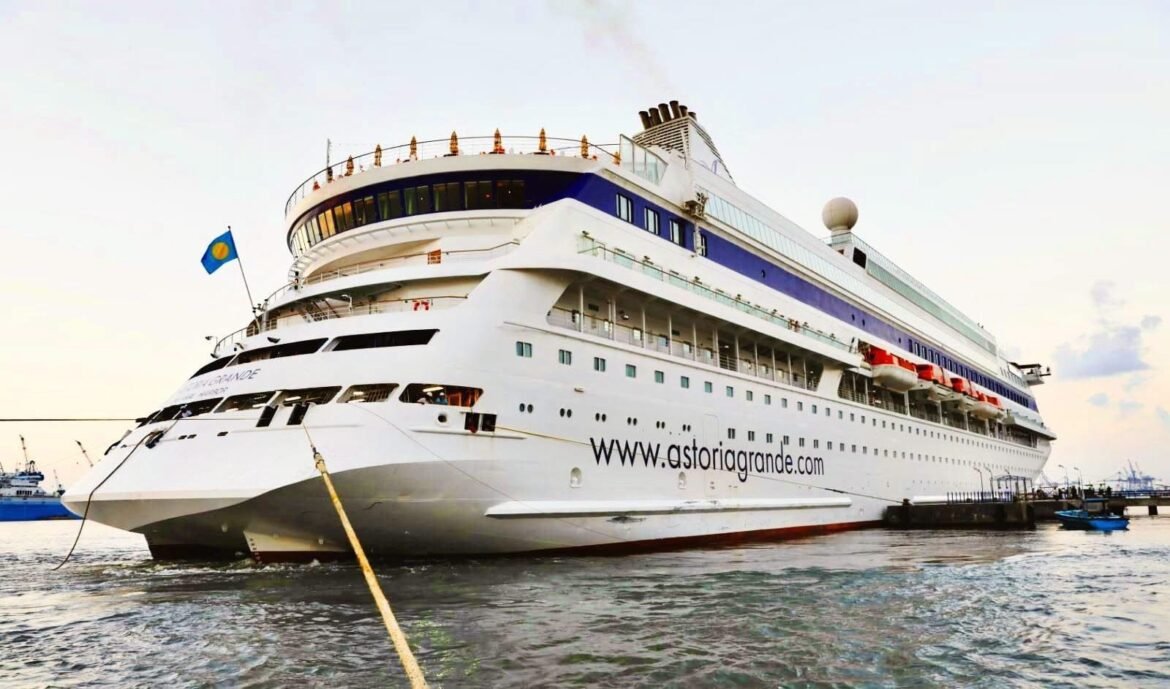 قادمة-من-تركيا.-ميناء-غرب-بورسعيد-يستقبل-السفينة-السياحية-astoria-grande
