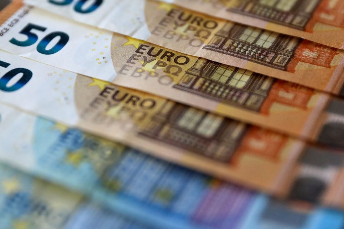 سعر-اليورو-في-مصر-اليوم-الأربعاء-2/9/2026.-تحركات-الختام