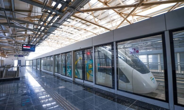 «الوزير»:-يوجّه-بإصدار-اشتراكات-للطلبة-بالمونوريل-وقطار-lrt-بتخفيض-60‎%‎-وتقليل-التقاطر-إلى-9-دقائق