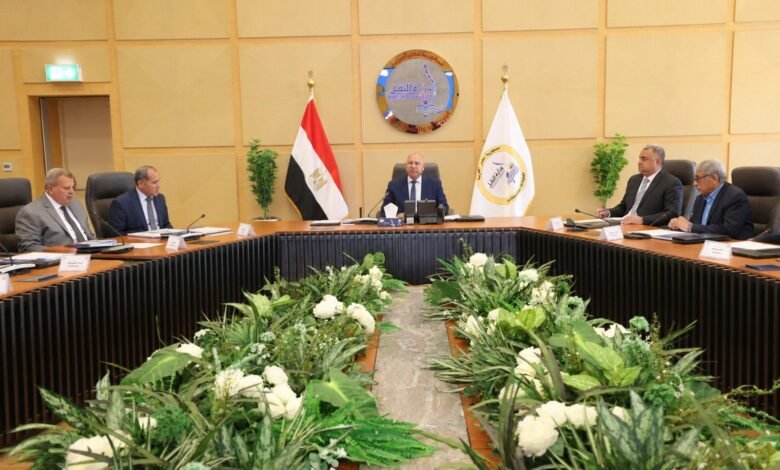 وزير-النقل-يصدق-علي-تجديد-مدة -شركة-السكك-الحديدية-للخدمات-المتكاملة-لمدة-20-عاما-اخري