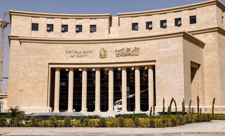 تثبيت-أم-رفع-الفائدة؟.-“المركزي-المصري”-أمام-معادلة-دقيقة-باجتماع-الغد